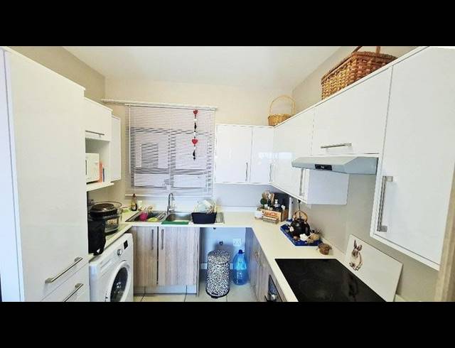 2 BEDROOM APARTMENT FOR SALE IN LYTTELTON MANOR
